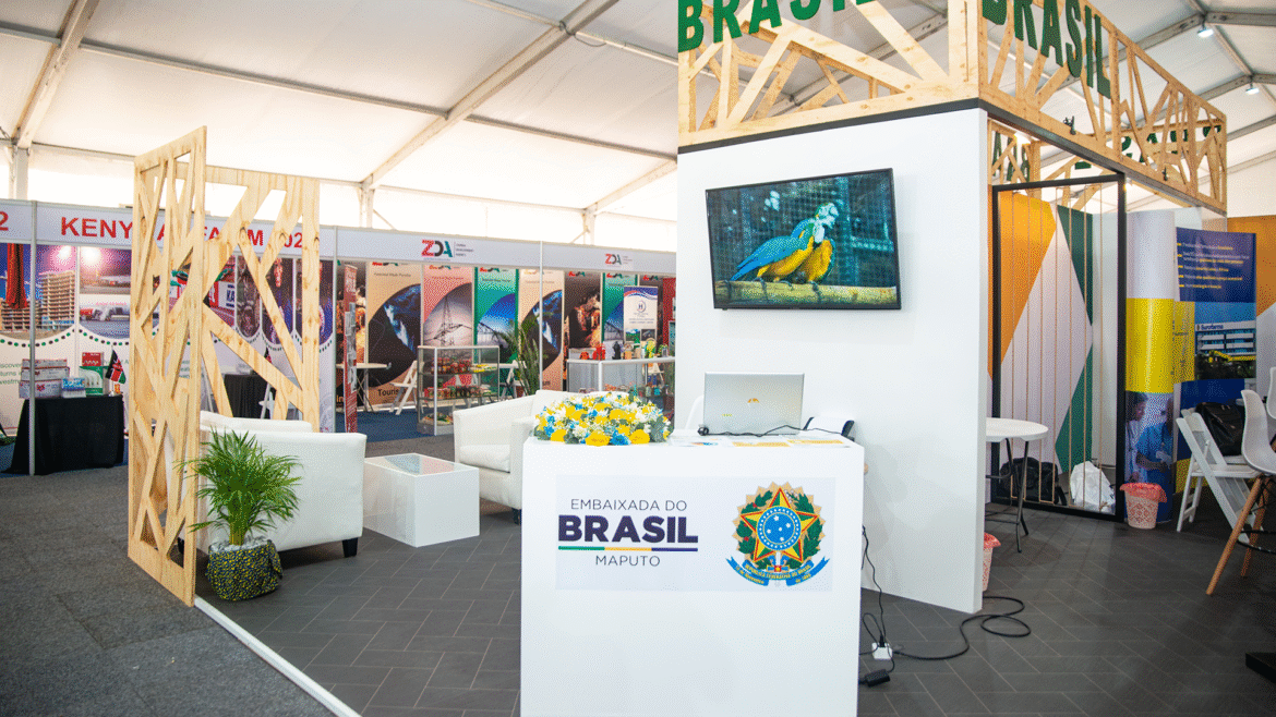 SLIDE 1920 x 1080 px STAND-1